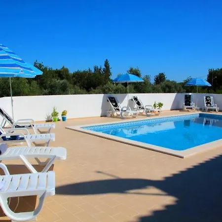 Sleeps 12 Pool Wifi アルマンシル